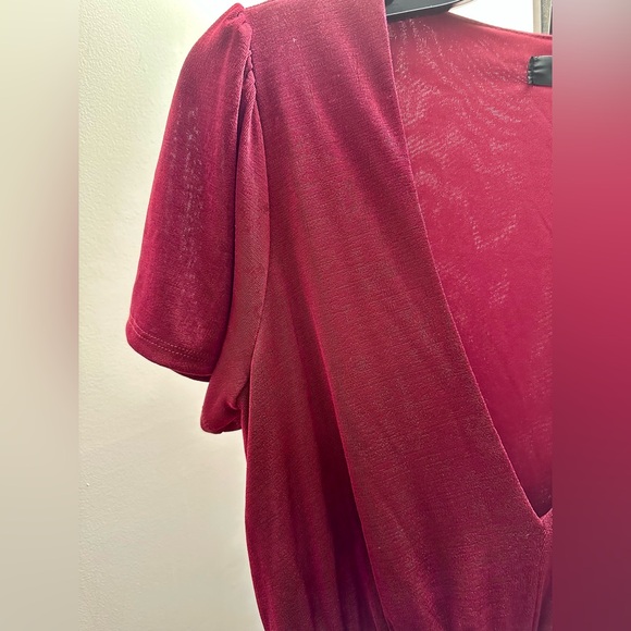 Lulus NWT Dash of Charm Burgundy Short Sleeve Twisted-Front Midi Dress, Size S - Picture 4 of 10